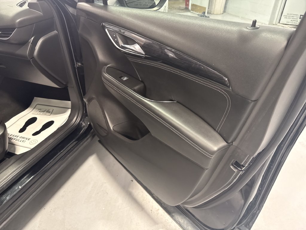 Used 2023 Buick Envision Essence w/ Sport Touring Package FWD image 33