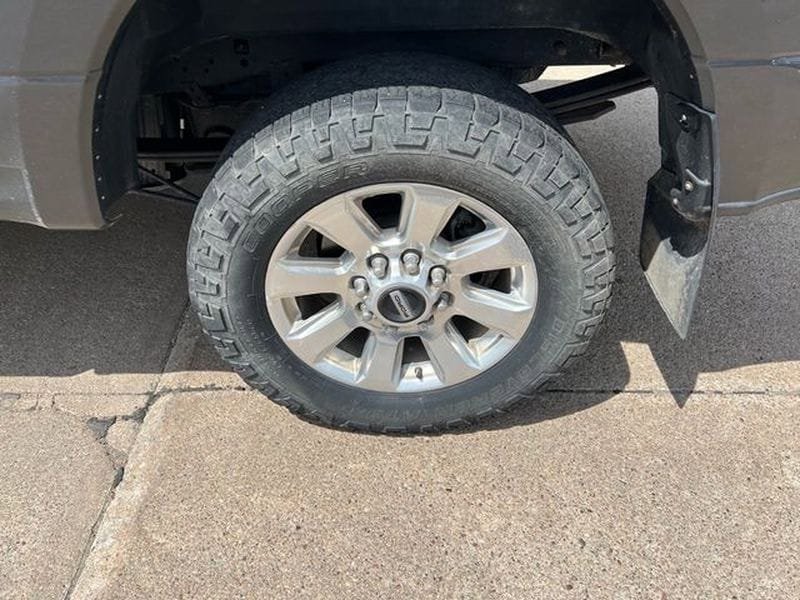 Used 2018 Ford F250 Platinum w/ Platinum Ultimate Package AWD/4WD image 3