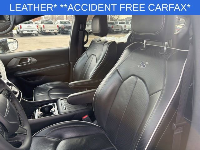 Used 2025 Chrysler Pacifica Limited image 21