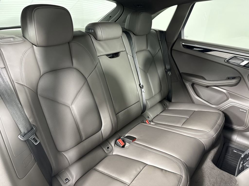 New 2026 Porsche Macan AWD/4WD image 23