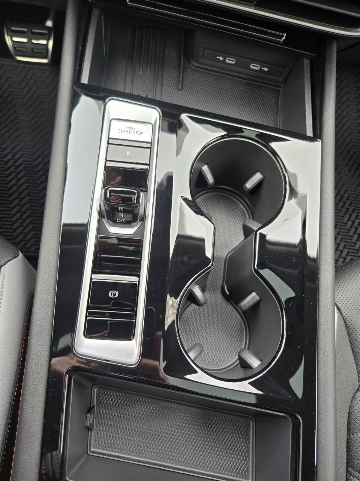 Certified 2025 Volkswagen Atlas Peak Edition SE image 25