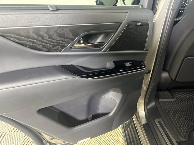 Used 2025 Lexus LX 700h Luxury AWD/4WD image 23