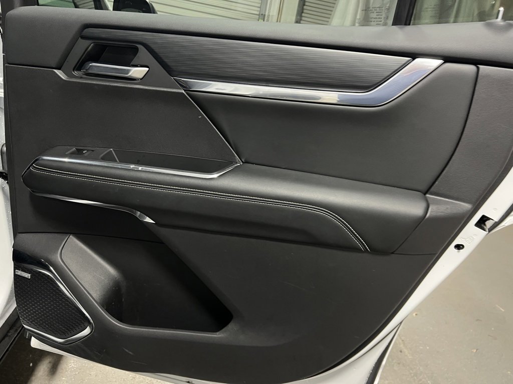 Used 2025 GMC Acadia Elevation image 13