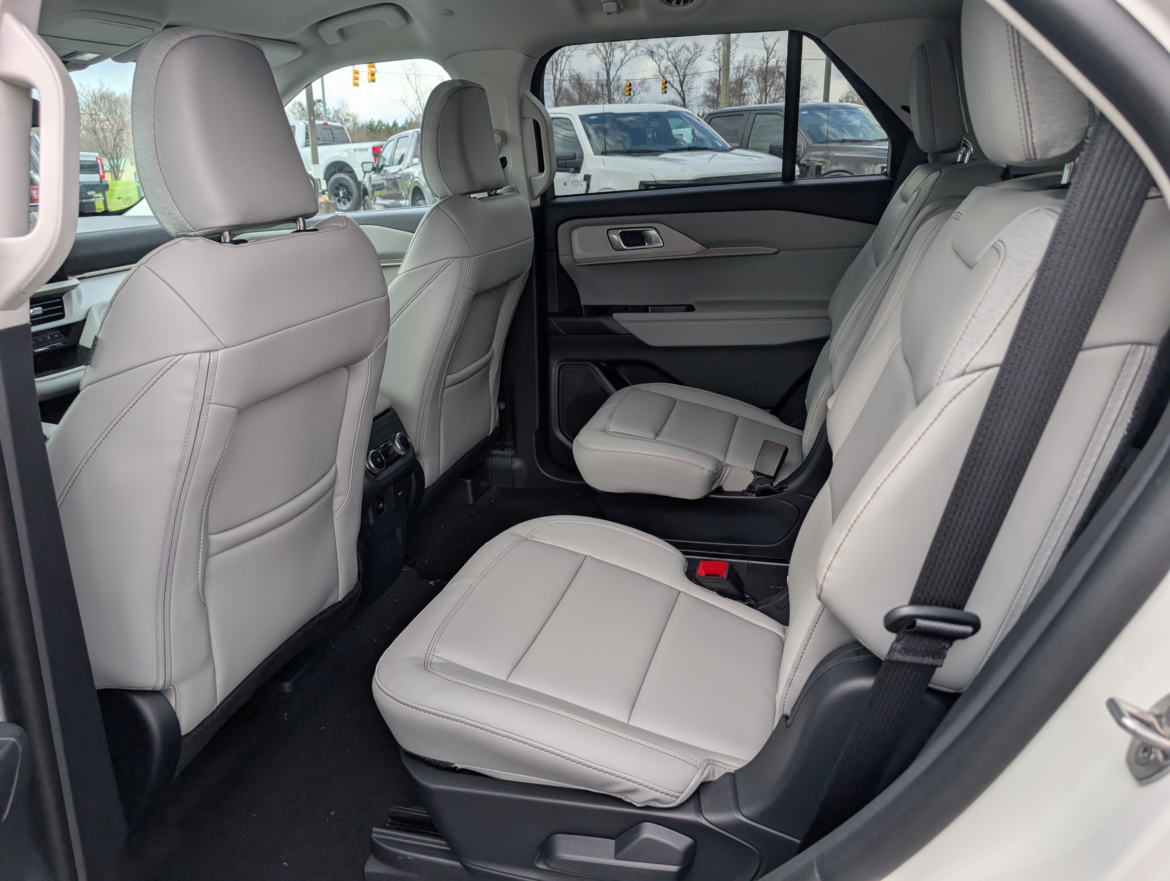 New 2026 Ford Explorer Active w/ Active Comfort Package AWD/4WD image 16