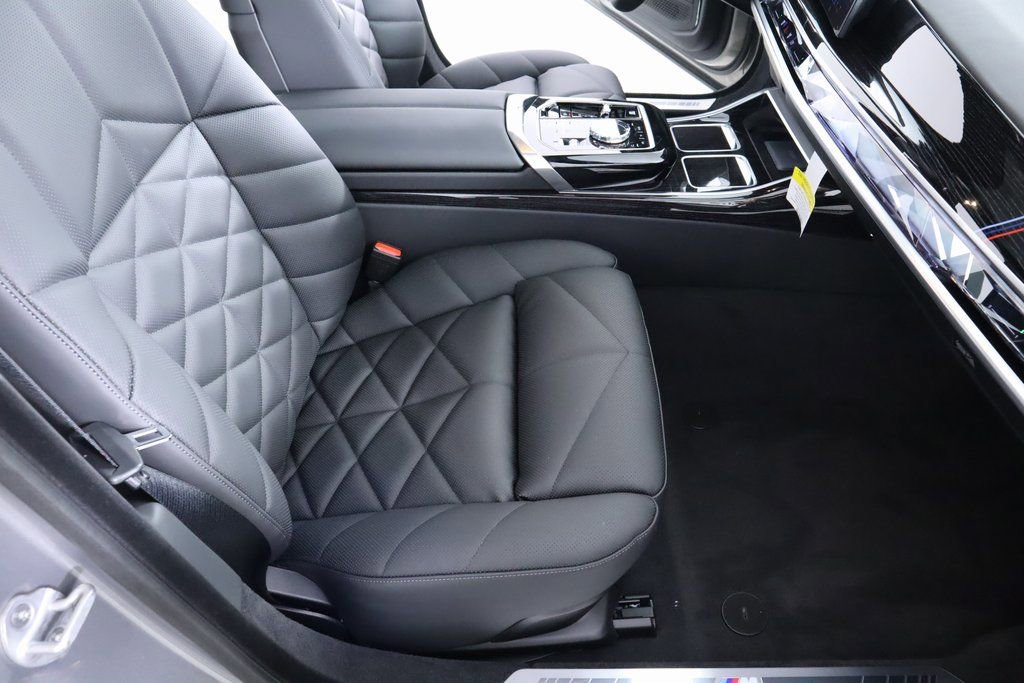 New 2025 BMW 740i xDrive AWD/4WD image 14