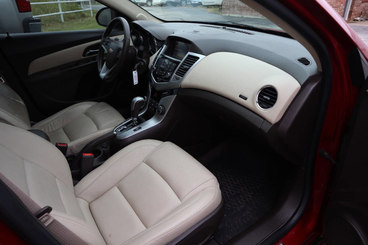 Used 2014 Chevrolet Cruze Diesel w/ Enhanced Safety Package image 24