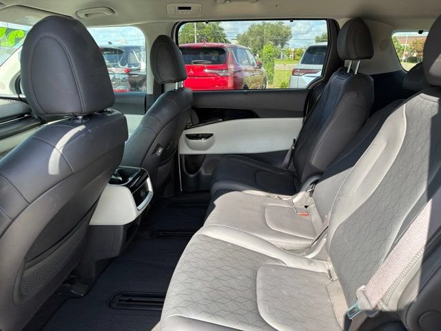 Used 2024 Kia Carnival EX FWD image 22
