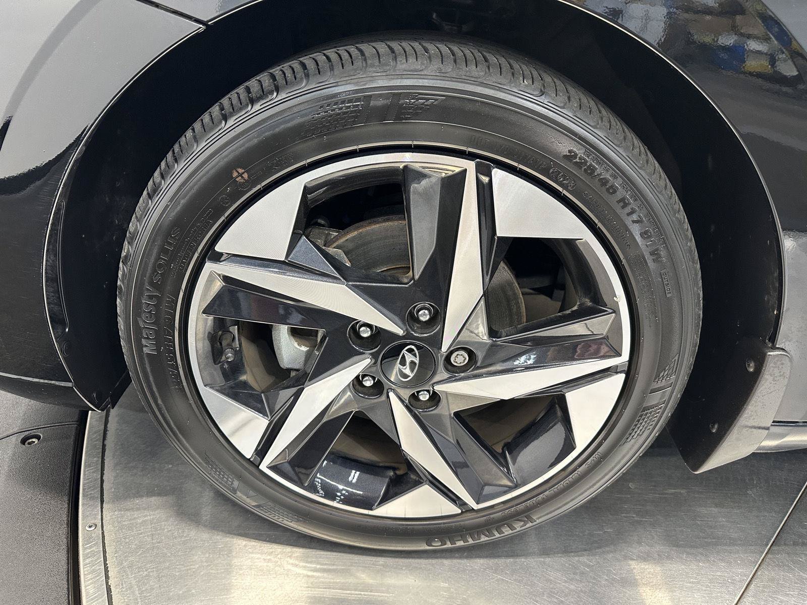 Certified 2023 Hyundai Elantra Limited FWD image 9