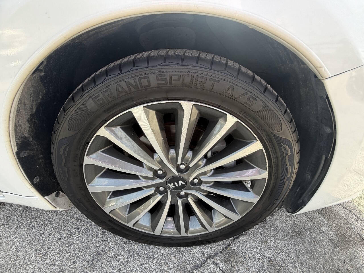 Used 2017 Kia Cadenza Premium FWD image 31