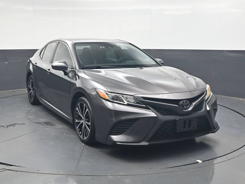 Used 2020 Toyota Camry SE FWD image 2