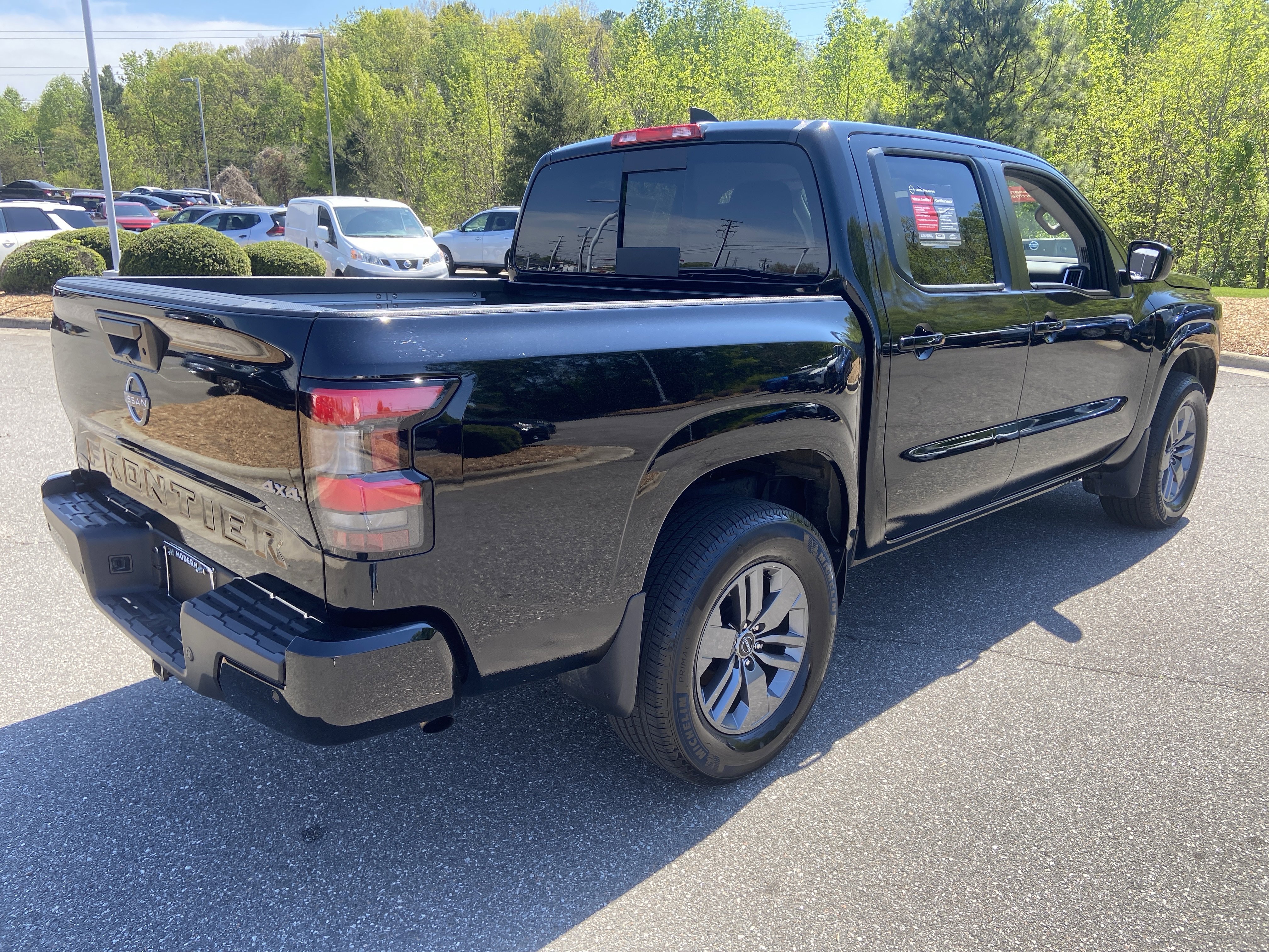 Certified 2025 Nissan Frontier SV w/ SV Convenience Package image 5