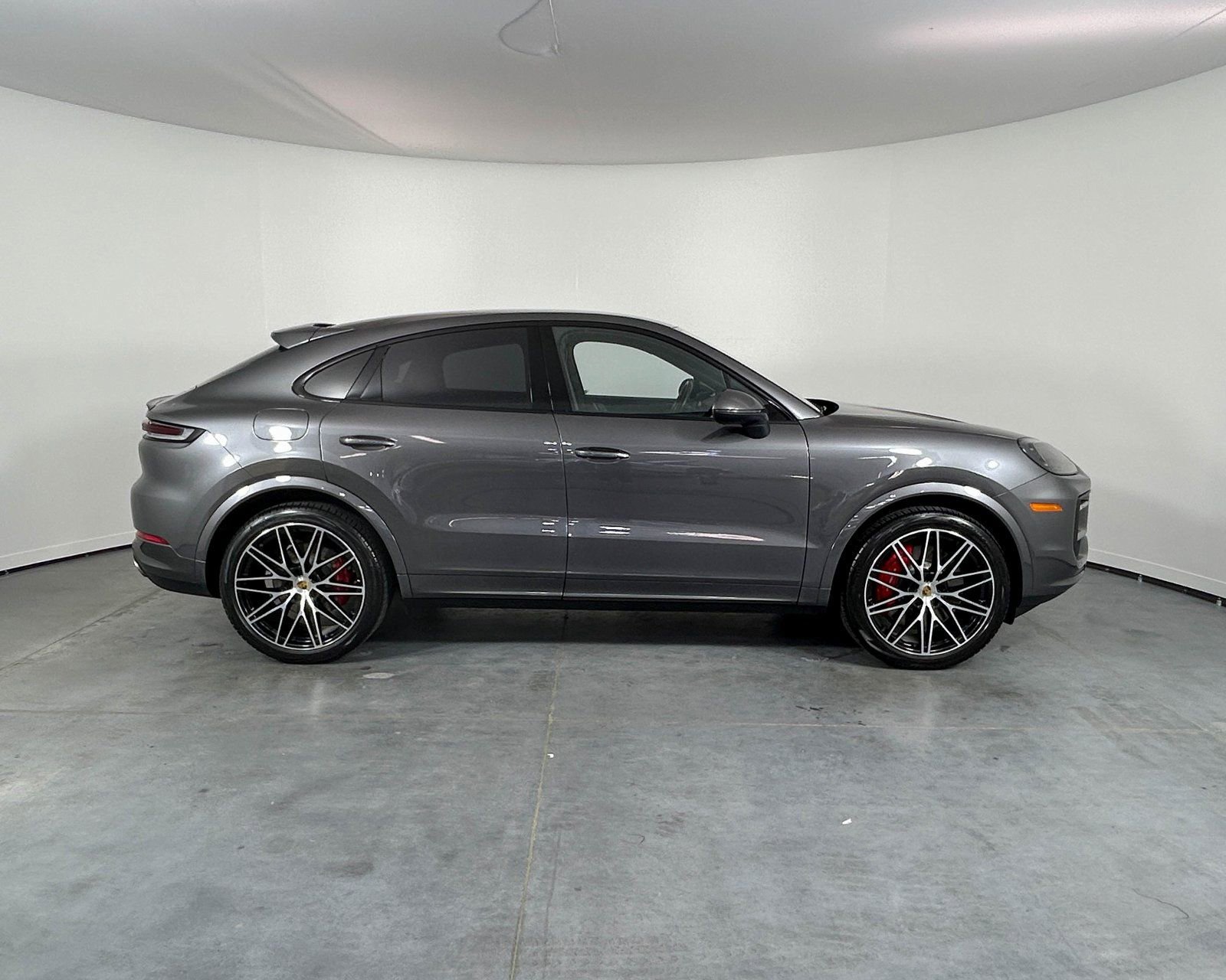 Certified 2024 Porsche Cayenne S AWD/4WD image 8