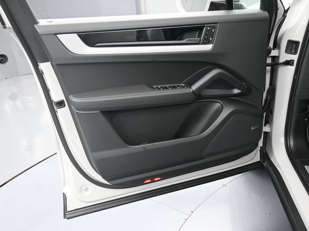Certified 2026 Porsche Cayenne E-Hybrid AWD/4WD image 15