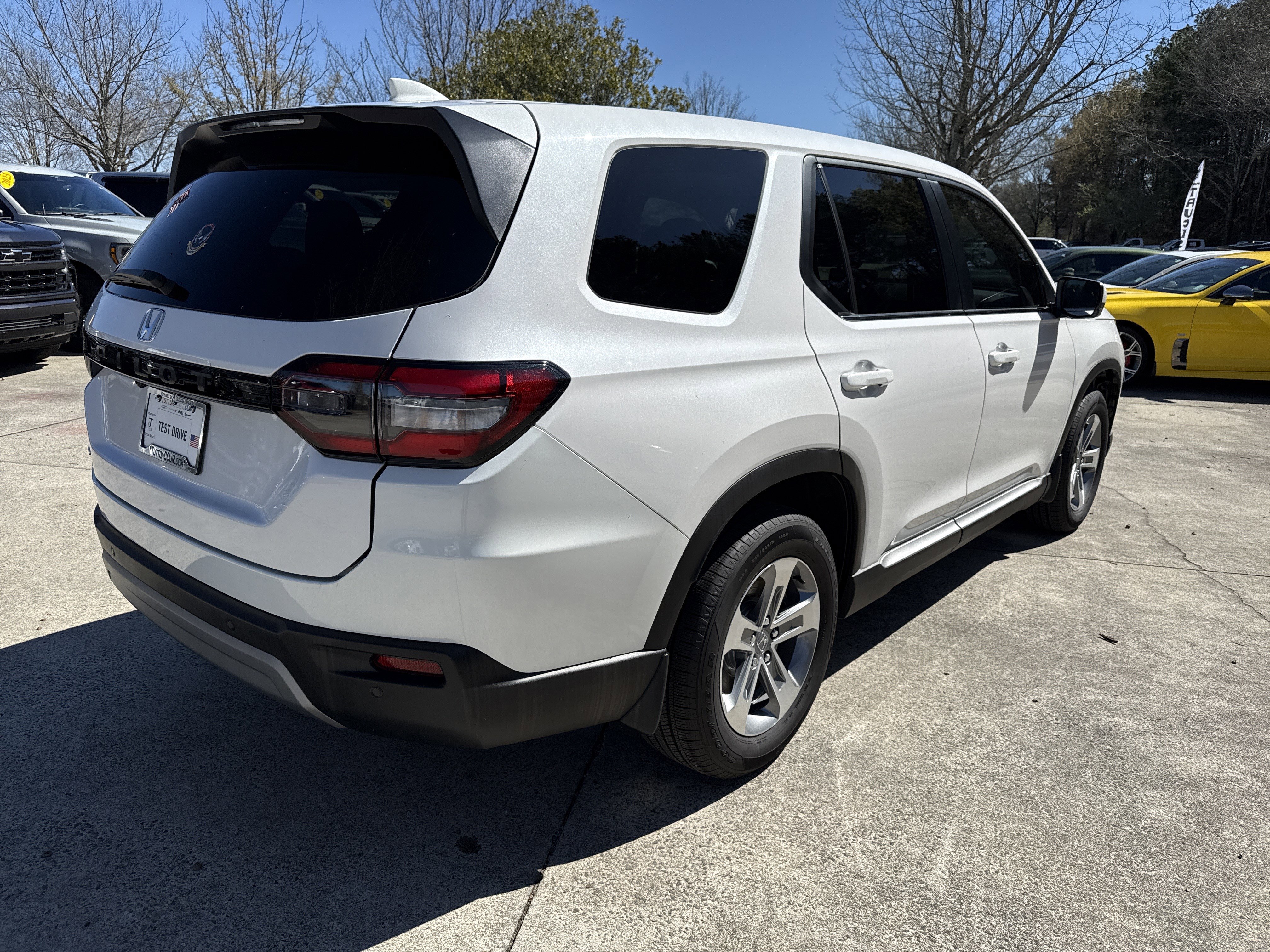 Used 2025 Honda Pilot EX-L image 7