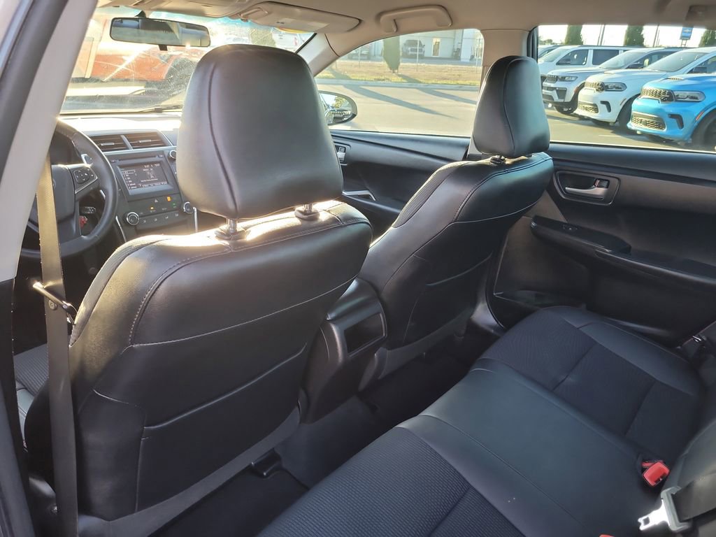 Used 2017 Toyota Camry SE image 10
