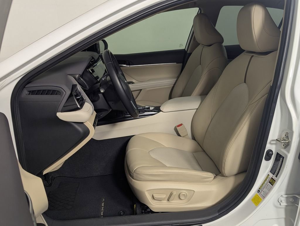 Used 2020 Toyota Camry XLE FWD image 14
