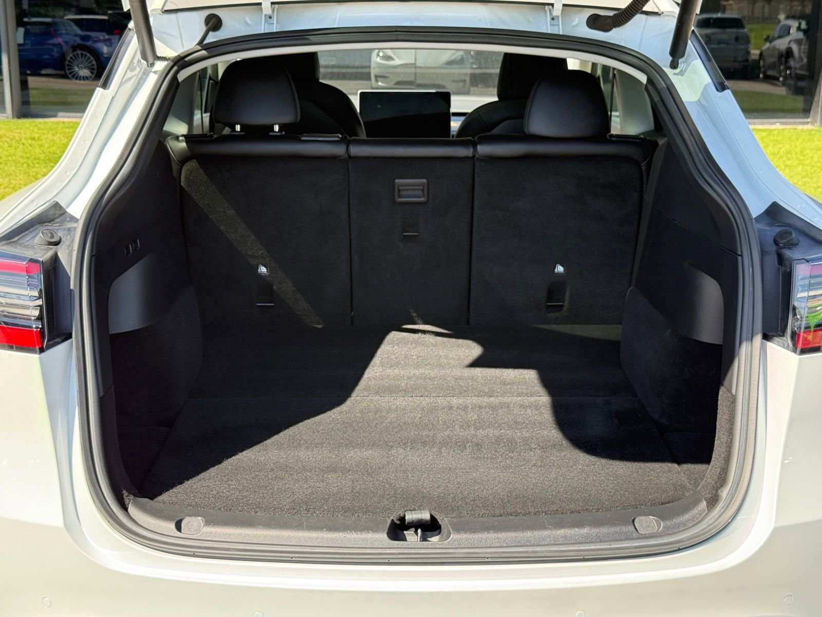 Used 2022 Tesla Model Y Long Range image 17