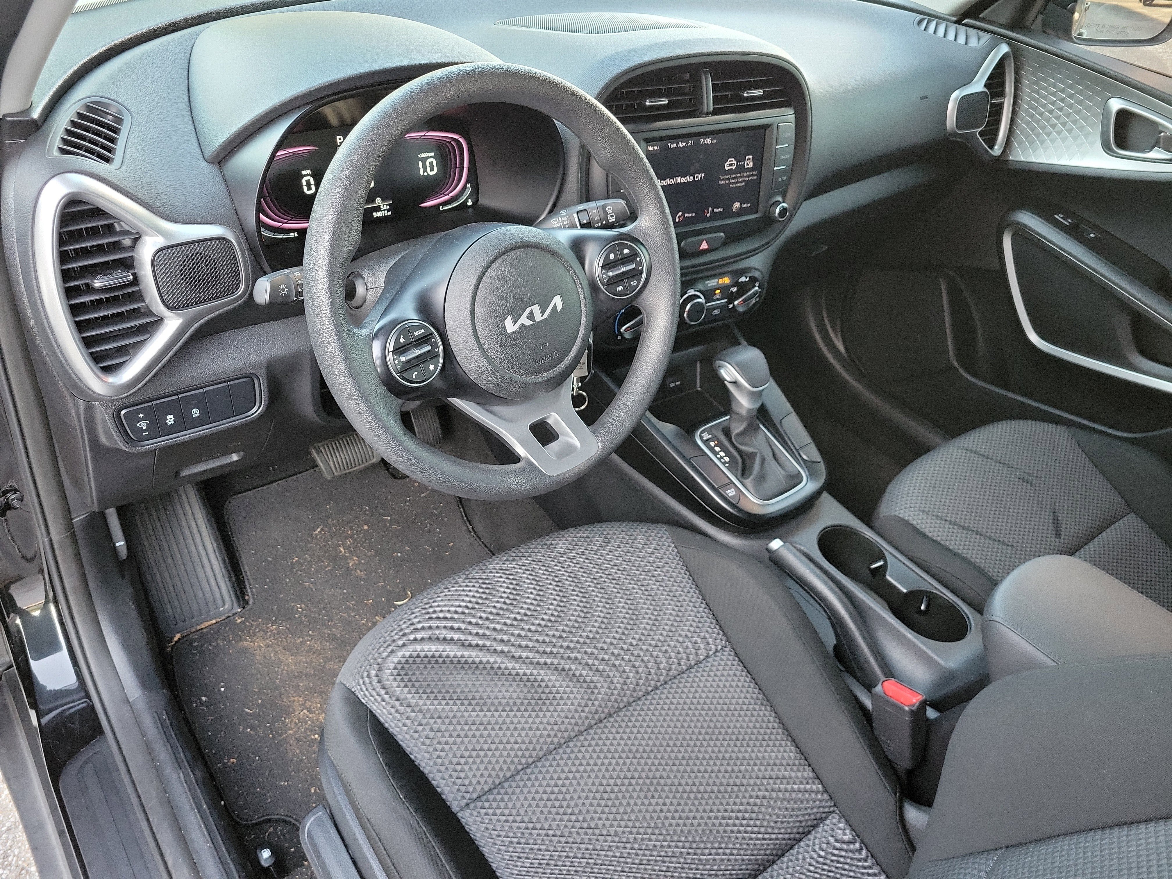 Used 2023 Kia Soul LX w/ LX Technology Package FWD image 8