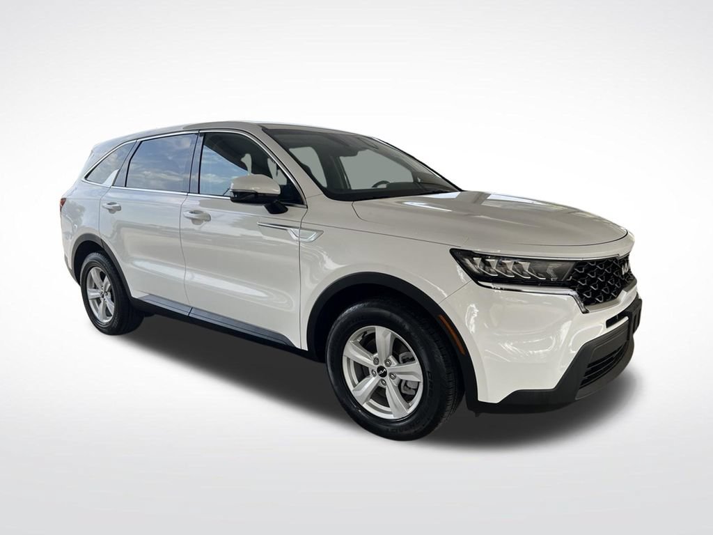 Certified 2022 Kia Sorento LX FWD image 3