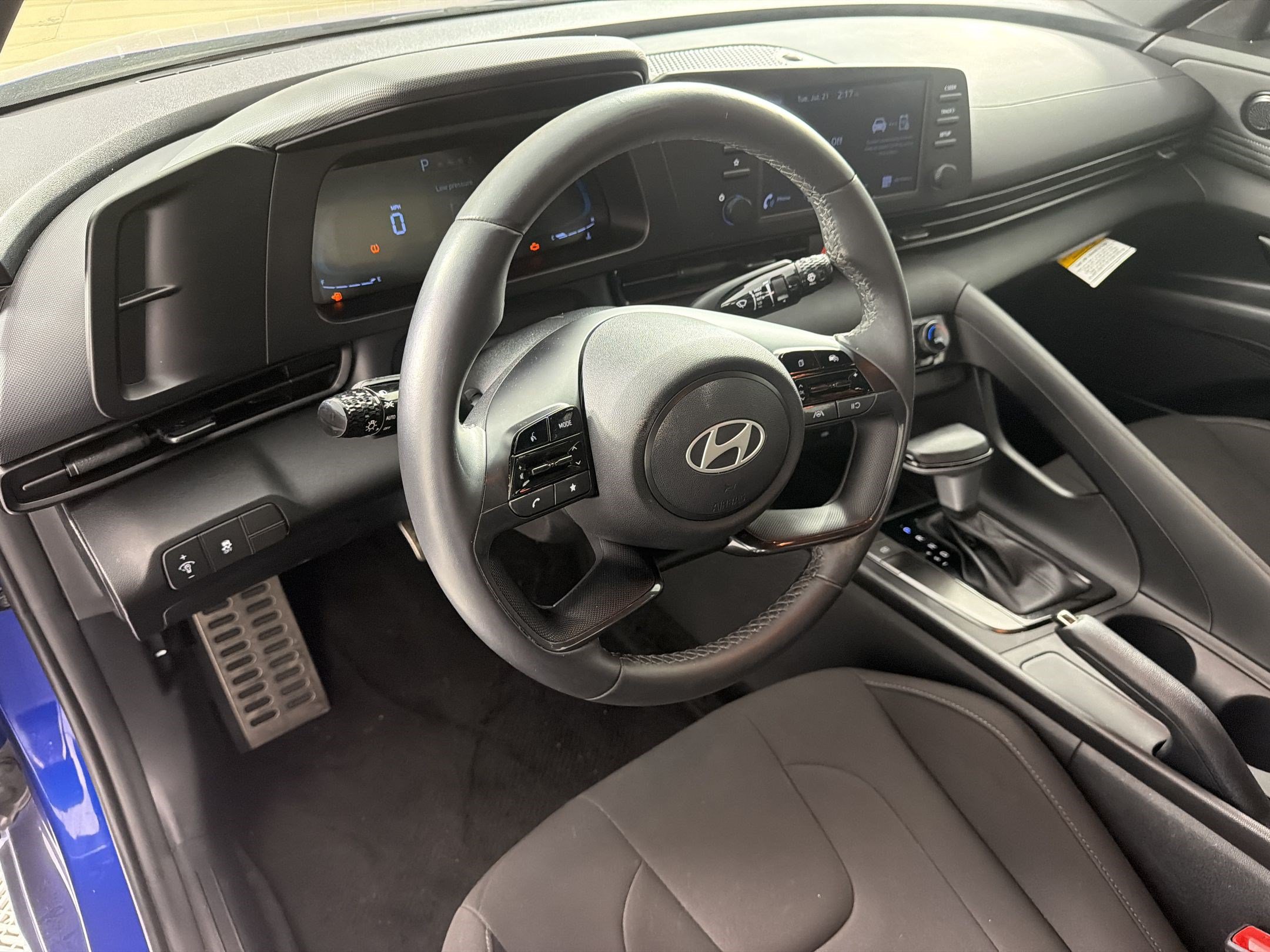 Used 2025 Hyundai Elantra Sport FWD image 4