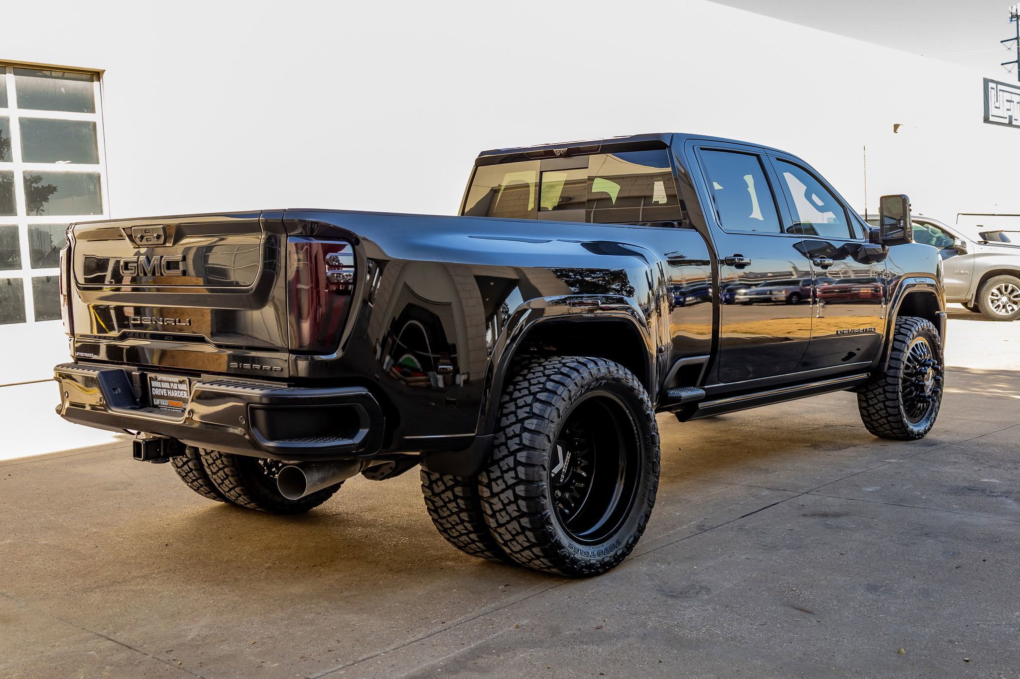 Used 2026 GMC Sierra 3500 Denali Ultimate image 10