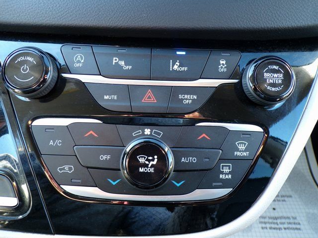 Used 2024 Chrysler Pacifica Touring-L image 28