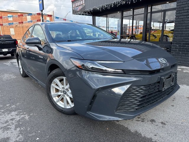 Used 2025 Toyota Camry LE image 3