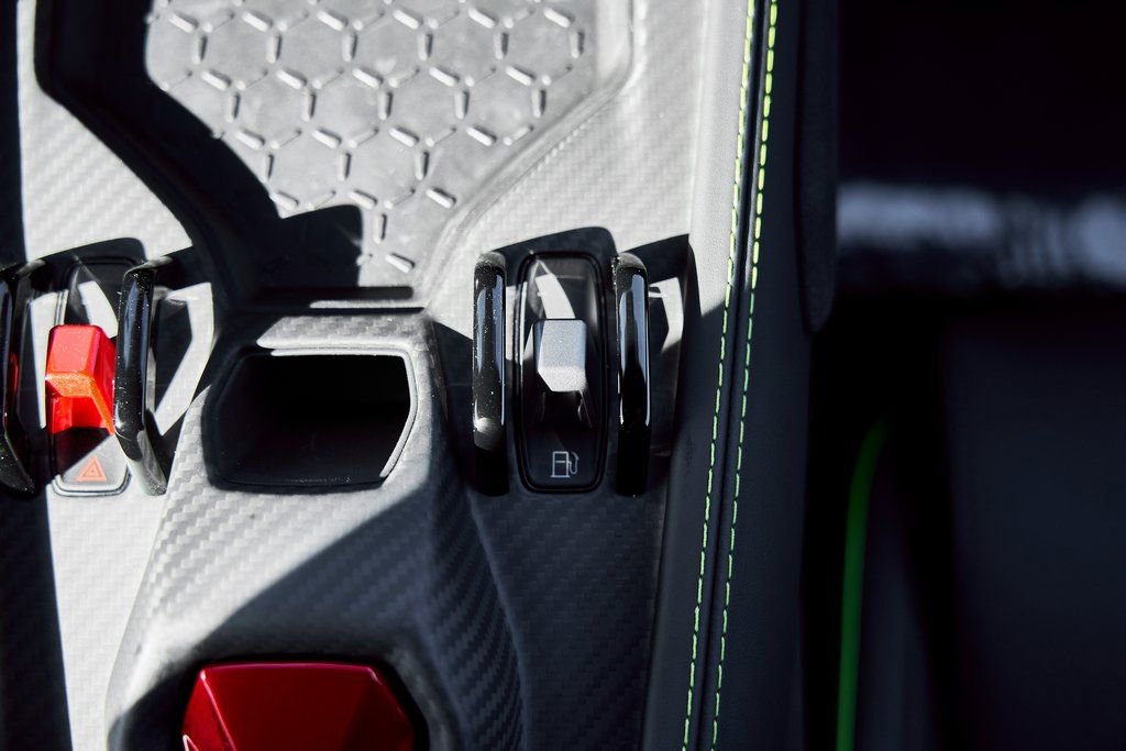 Used 2025 Lamborghini Revuelto image 65