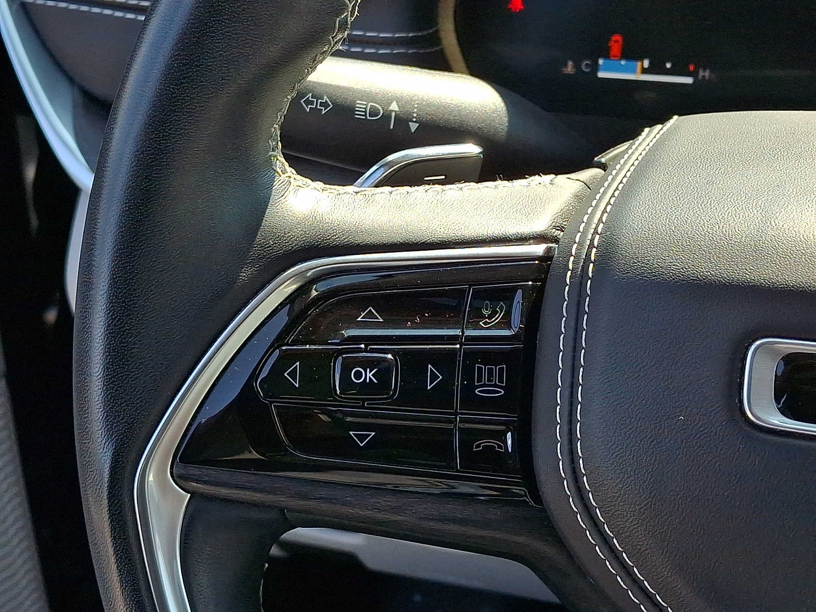 Certified 2022 Jeep Grand Cherokee L Overland w/ Luxury Tech Group IV AWD/4WD image 26