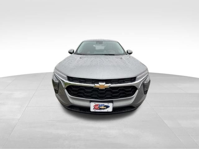 Used 2024 Chevrolet Trax LS w/ LS Convenience Package FWD image 3