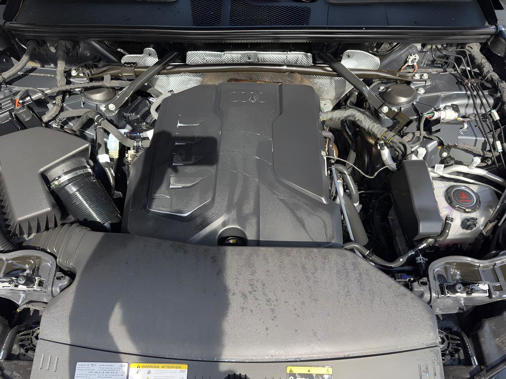 Used 2025 Audi Q5 Premium w/ Convenience Package image 9