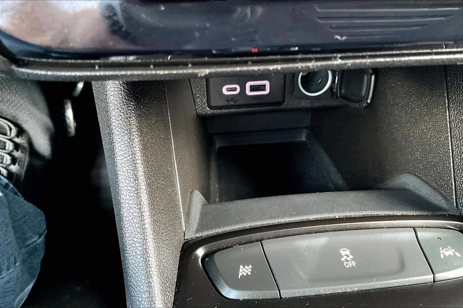 Used 2022 Chevrolet Bolt LT FWD image 16