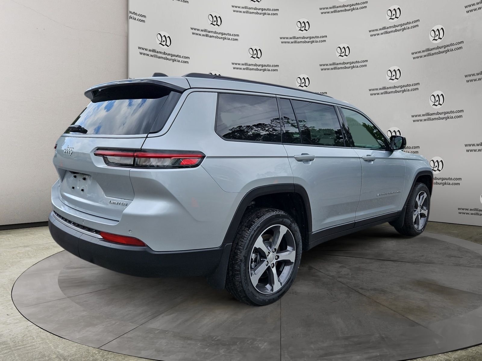 New 2026 Jeep Grand Cherokee L Limited w/ MOPAR Finishing Package AWD/4WD image 5