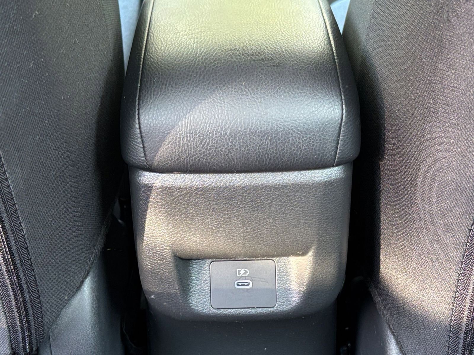 Used 2025 Nissan Versa SV FWD image 23