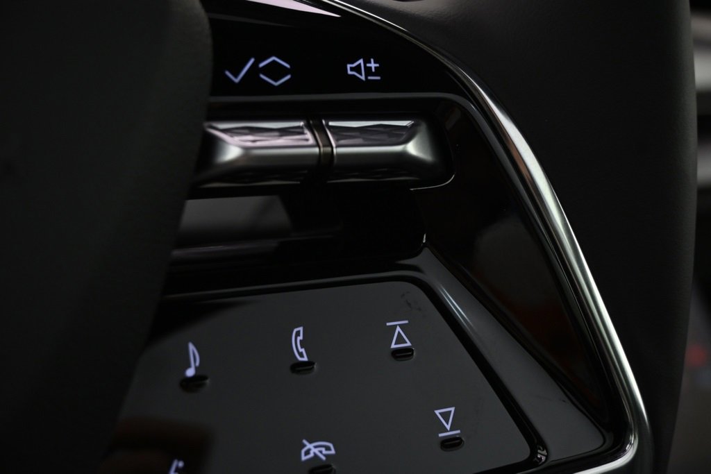 New 2026 Cadillac Vistiq Luxury w/ LPO, Floor Liner Package image 32