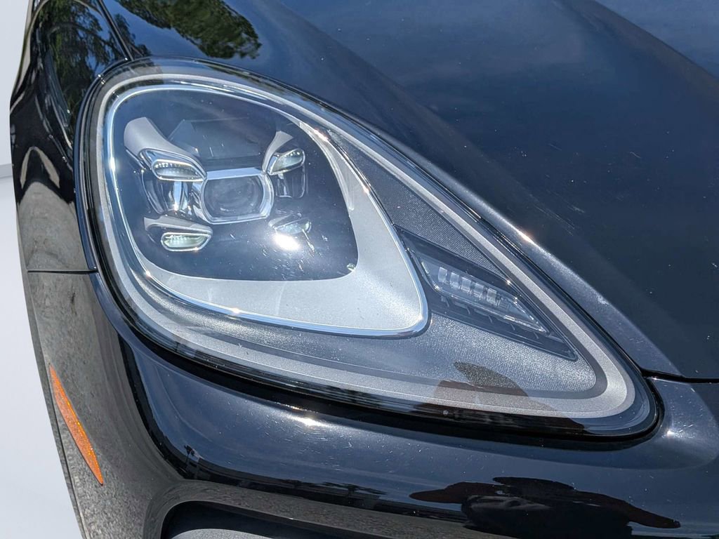 Used 2022 Porsche Cayenne Platinum Edition AWD/4WD image 9