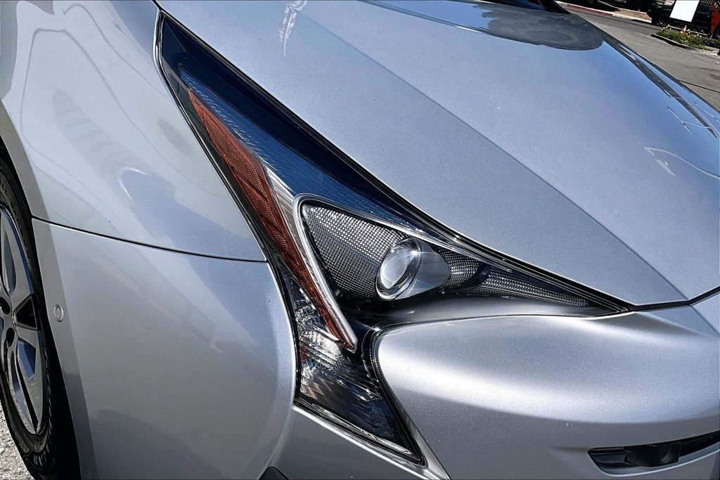 Used 2016 Toyota Prius Four w/ Advanced Technology Package FWD image 32
