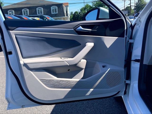 Used 2025 Volkswagen Jetta SE w/ Sunroof Package FWD image 27