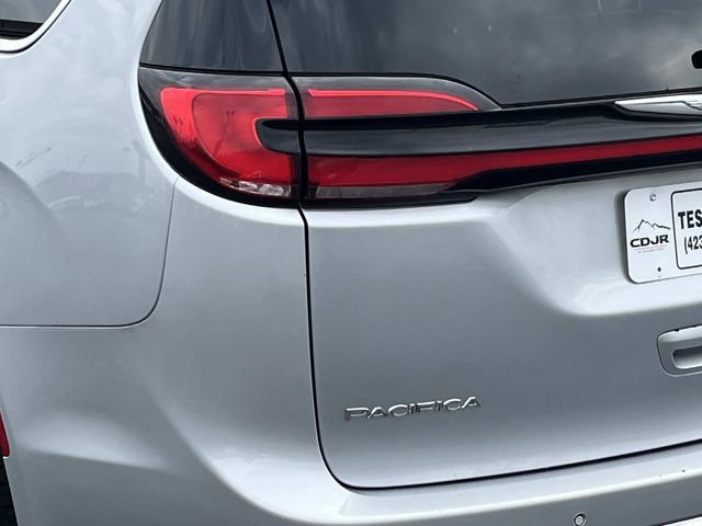 Used 2023 Chrysler Pacifica Limited FWD image 6