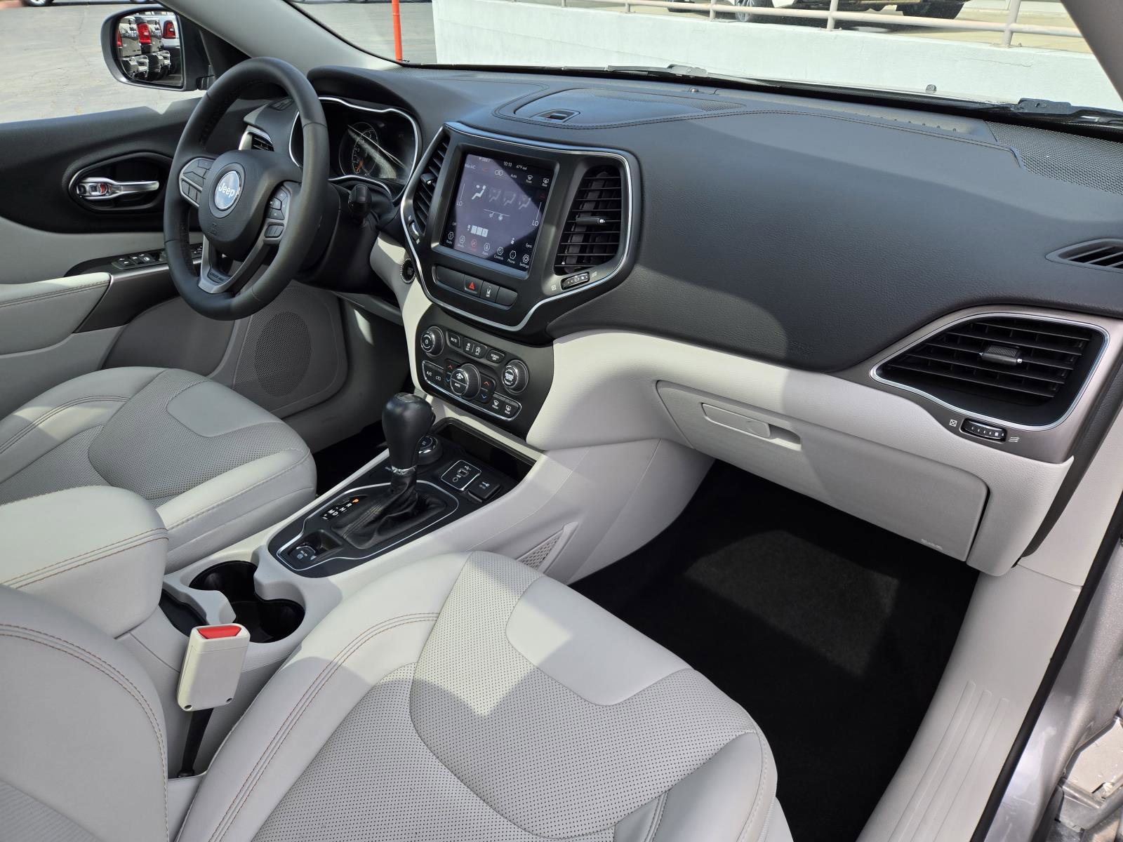 Certified 2022 Jeep Cherokee Latitude Lux w/ Sun & Sound Group AWD/4WD image 32