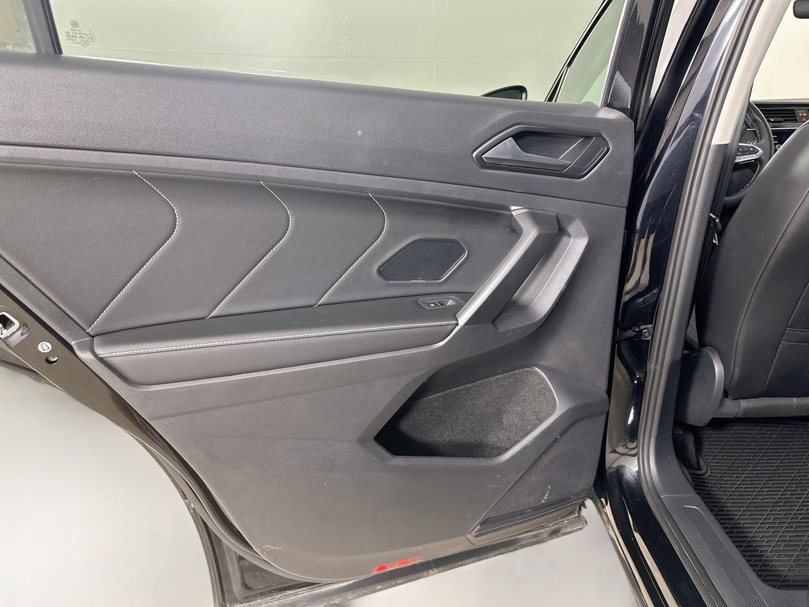 Certified 2023 Volkswagen Tiguan SE w/ Panoramic Sunroof Package AWD/4WD image 36
