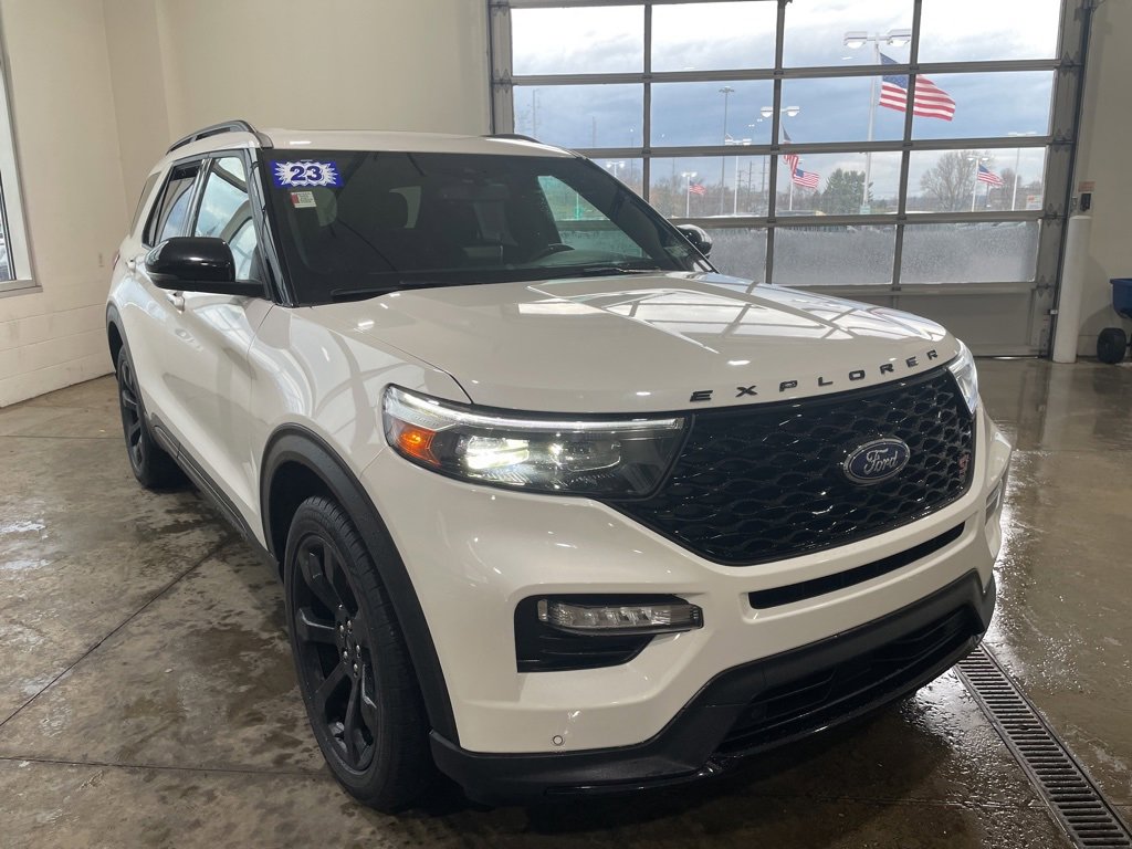 Used 2023 Ford Explorer ST w/ Equipment Group 401A image 3