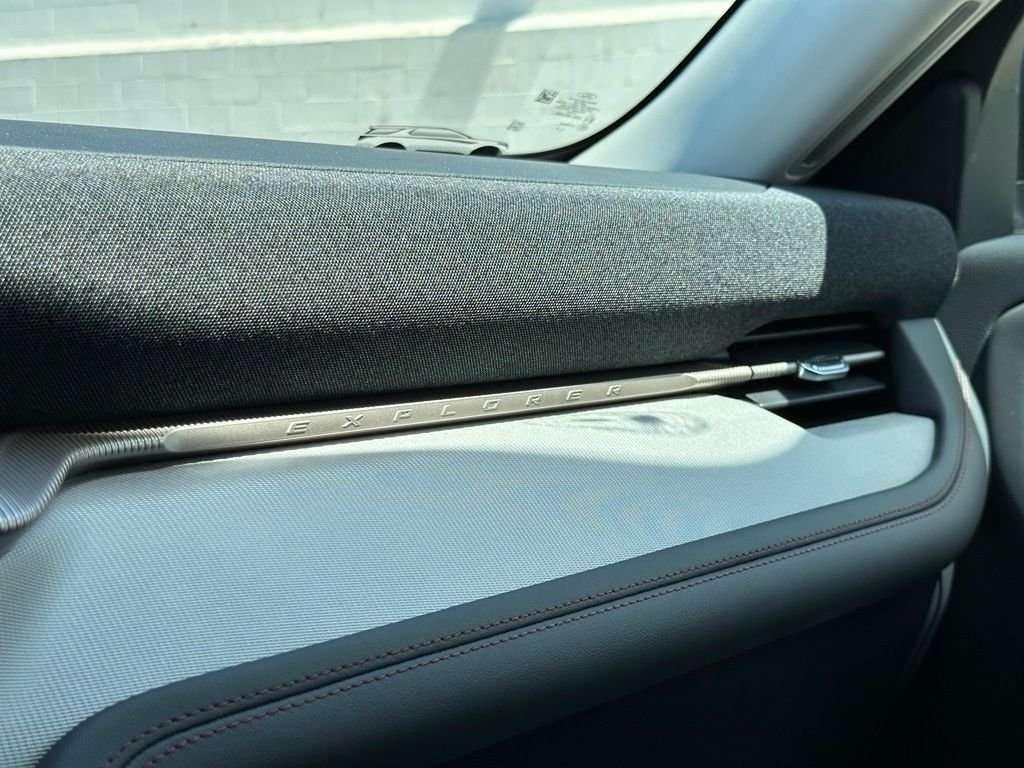 New 2026 Ford Explorer Active RWD image 9