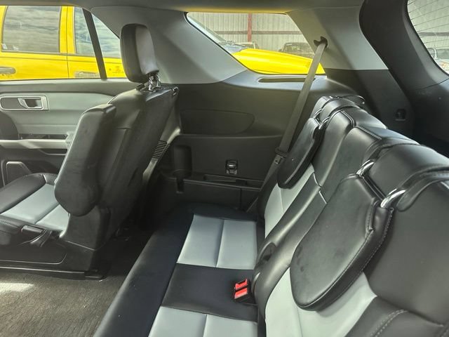 Used 2024 Ford Explorer XLT w/ XLT Sport Appearance Package AWD/4WD image 24
