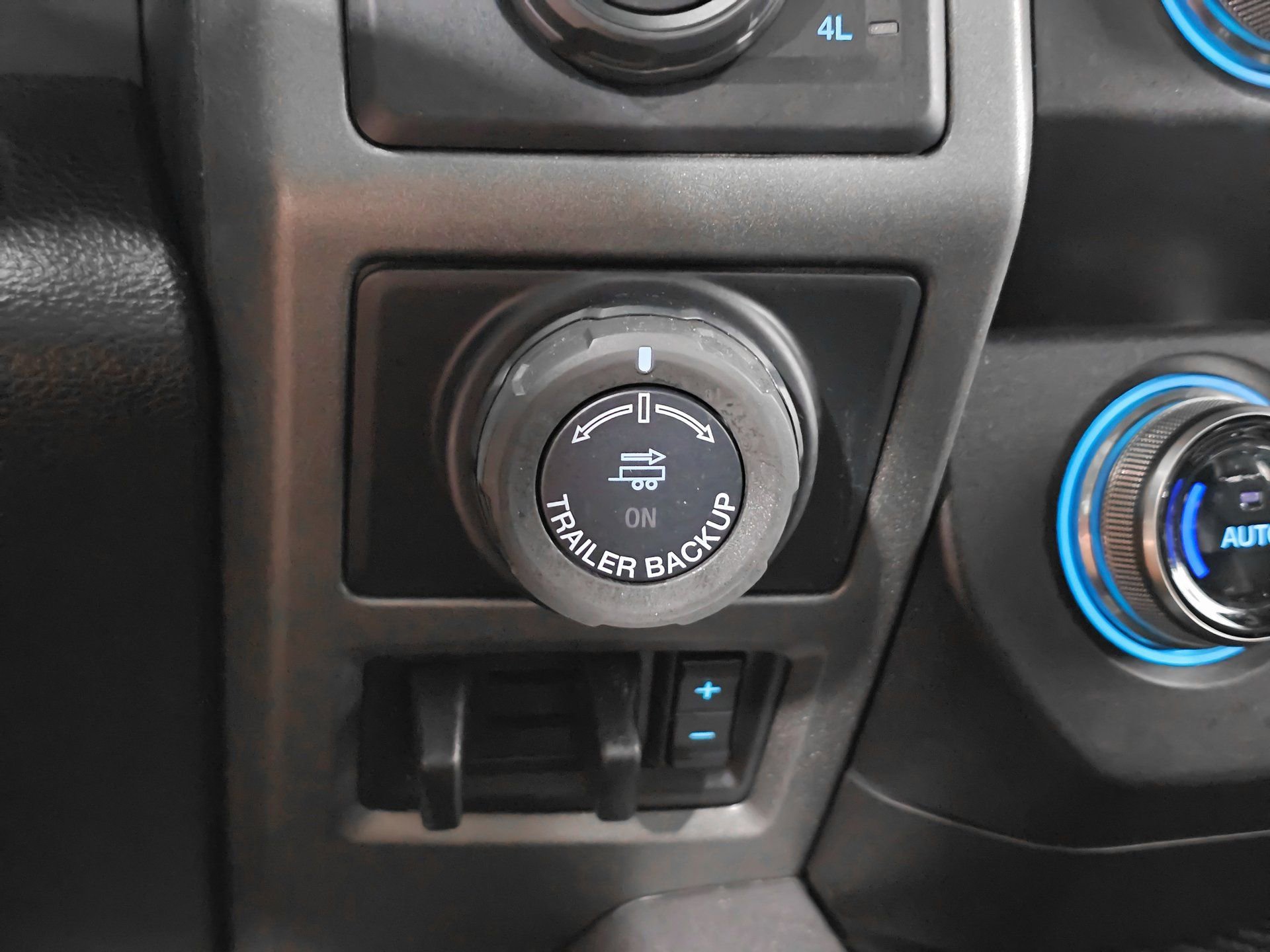 Used 2020 Ford F150 Raptor w/ Equipment Group 802A Luxury image 37