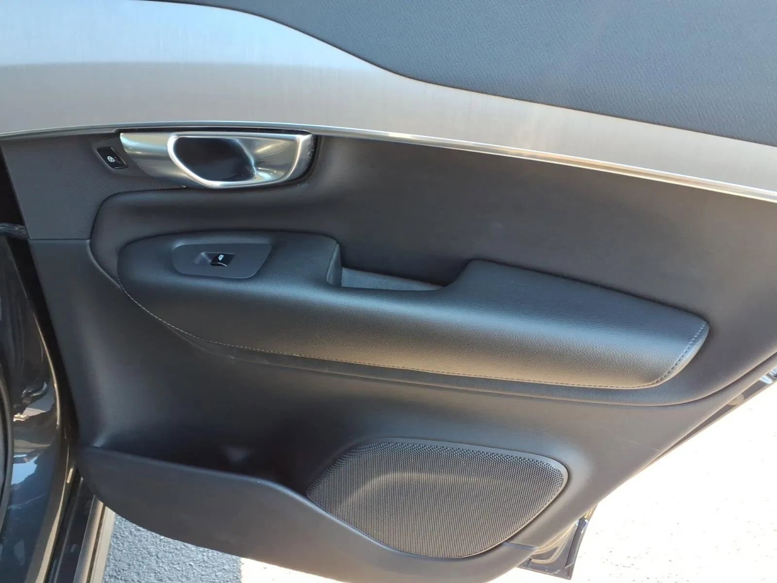 Used 2022 Volvo XC90 T5 Momentum w/ Climate Package image 14