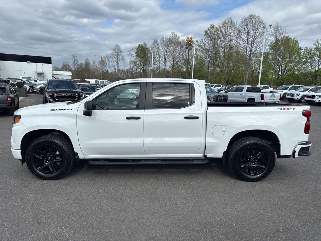 Used 2024 Chevrolet Silverado 1500 Custom image 2