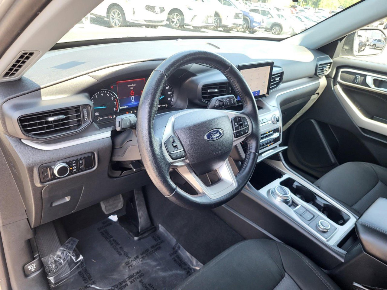 Used 2023 Ford Explorer XLT AWD/4WD image 11