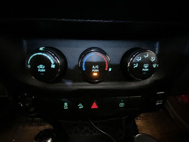 Used 2014 Jeep Wrangler Unlimited Sahara image 18