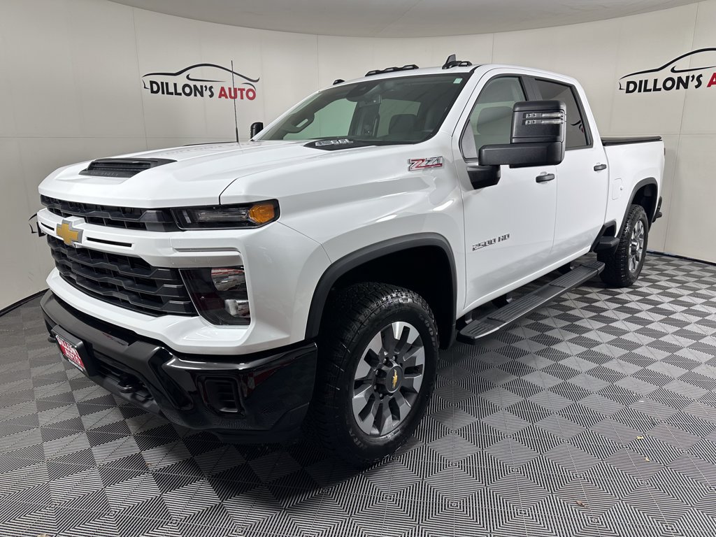 Used 2024 Chevrolet Silverado 2500 Custom w/ Custom Value Package AWD/4WD image 2